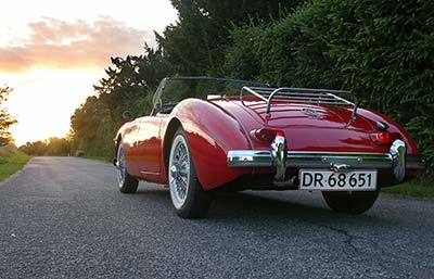 Vue arrière d'un cabriolet MG près de Royan