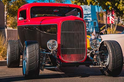 Hot Rod rouge de collection en Charente Maritime